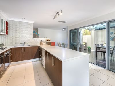 1 / 7 Sandy Court, Southport