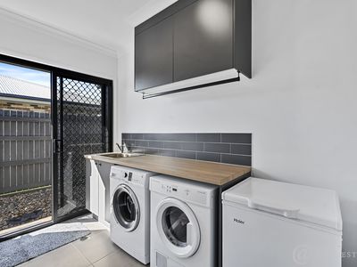 9 Shoalwater Circuit, Lammermoor