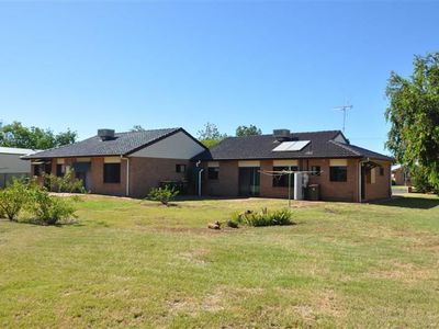 7 Prince St, Forbes