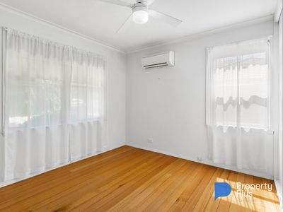 19 Mackenzie Street West, Golden Square