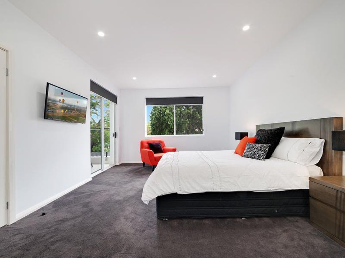 2 Hordern Ave, Putney