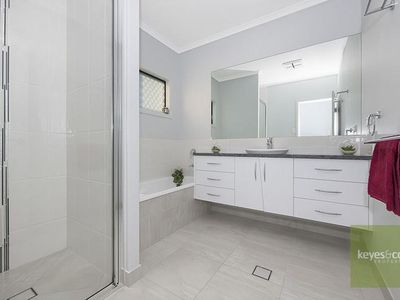 11 Pebblestone Drive, Kirwan