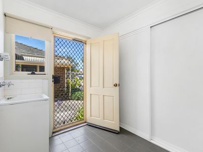 2 / 27 Frank Street, Newtown