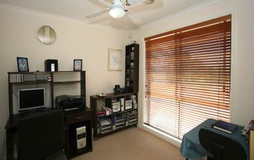 2 / 26 Cara Crescent, Berwick