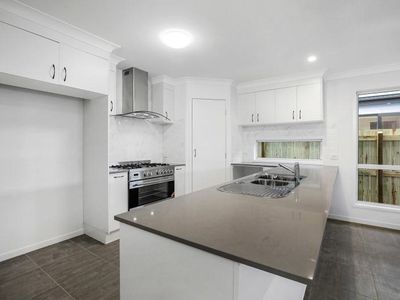 7 Madeleine Court, Caloundra West