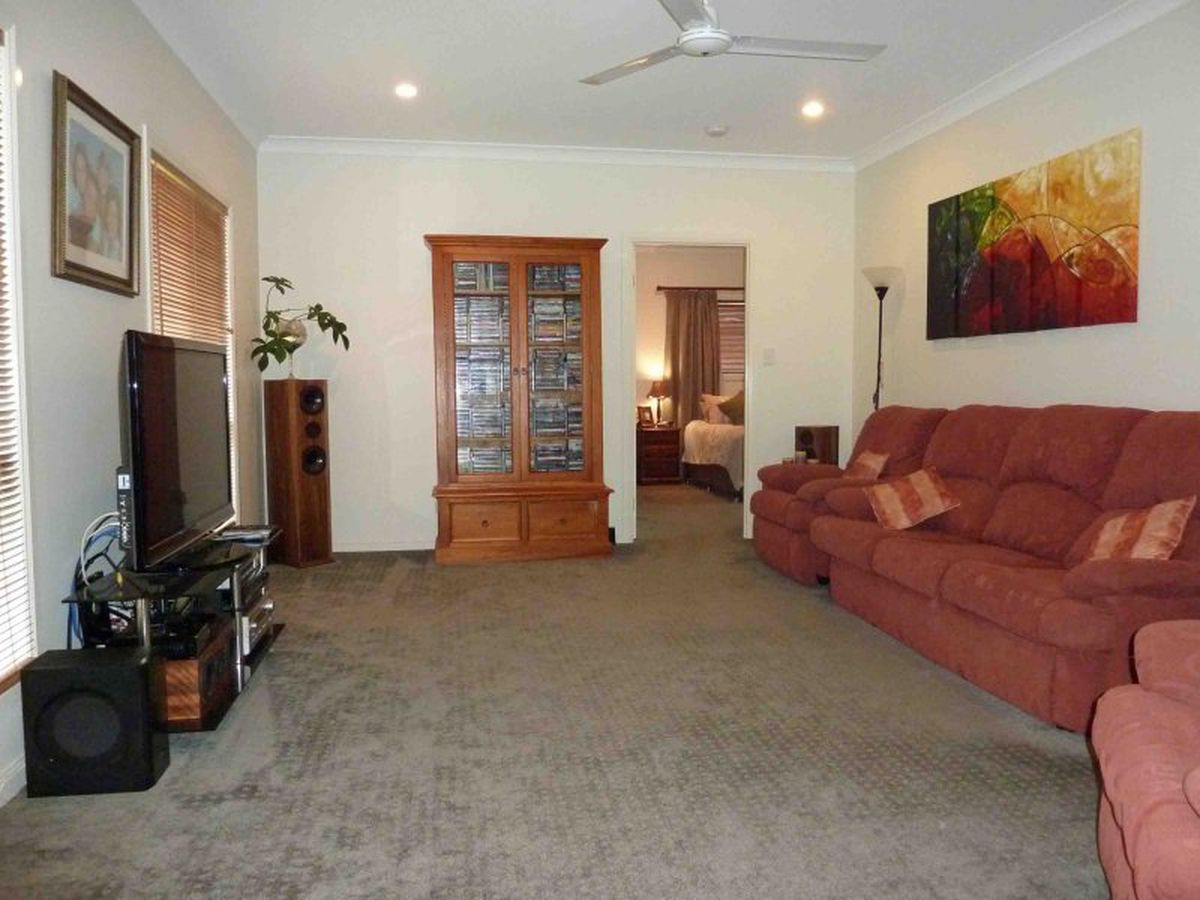 26 Montgomery Close, Atherton