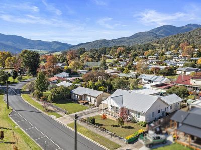 8 Lakeside Avenue, Mount Beauty