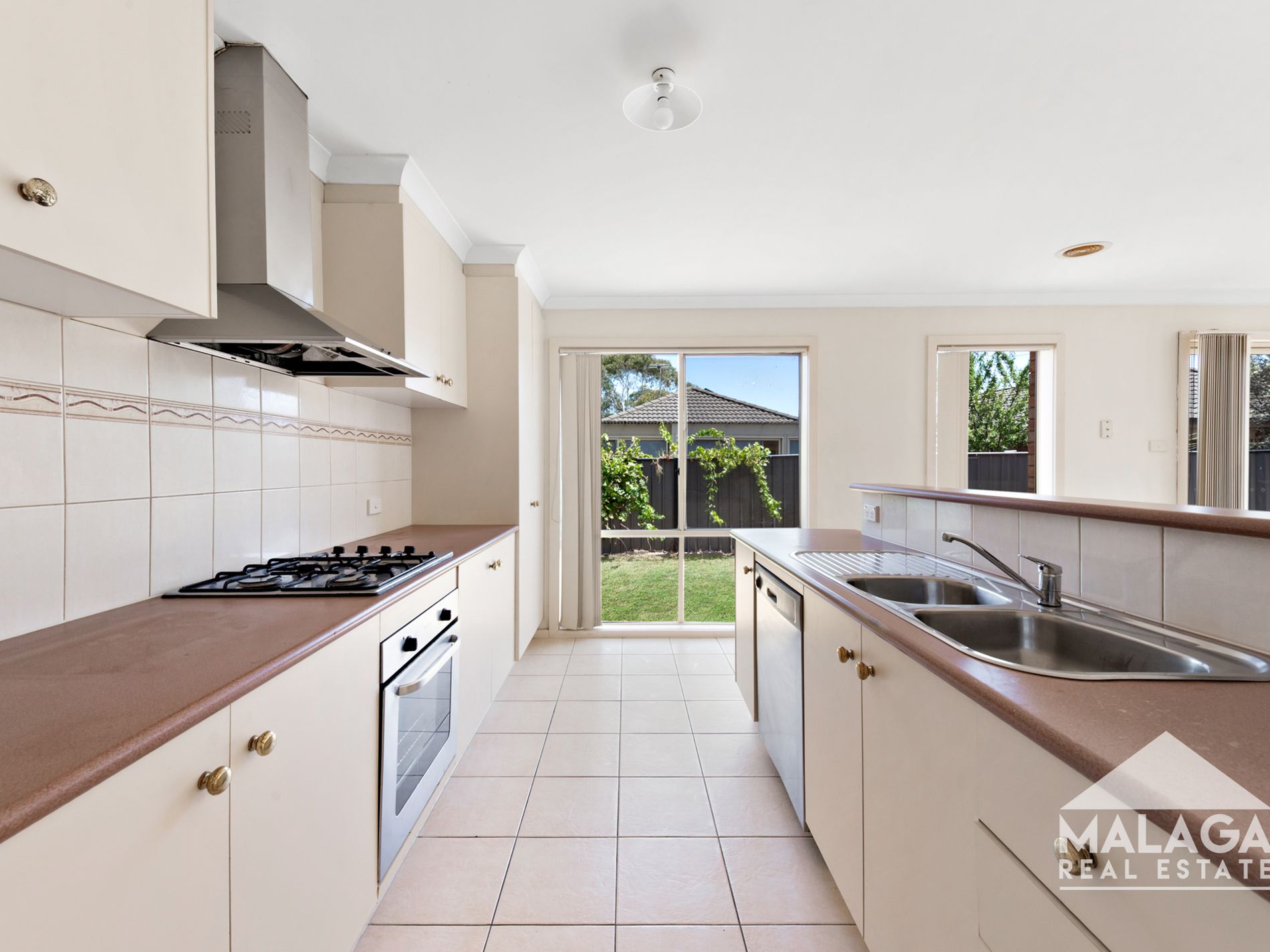 24 Gosford Gardens, Derrimut