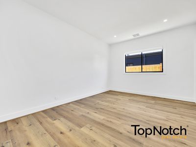 5 Spire Crescent, Beveridge