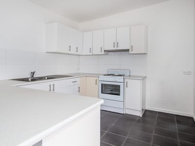 4 / 12 Market Road , Werribee