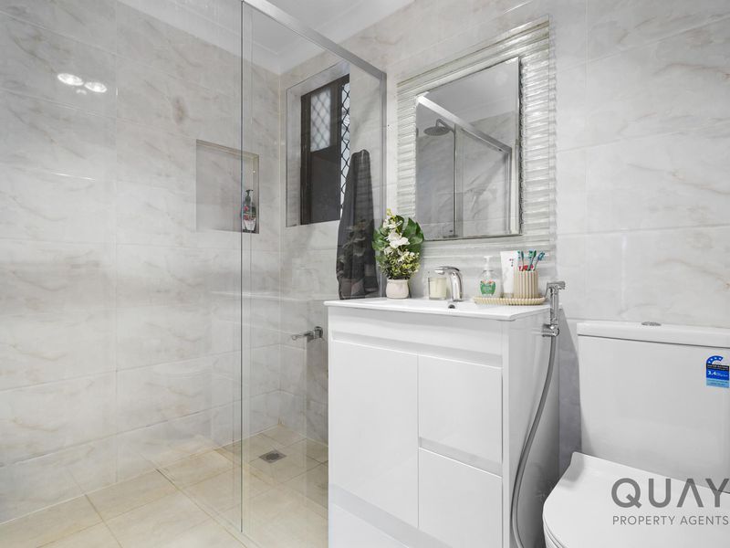 11 Merryweather Close, Minto