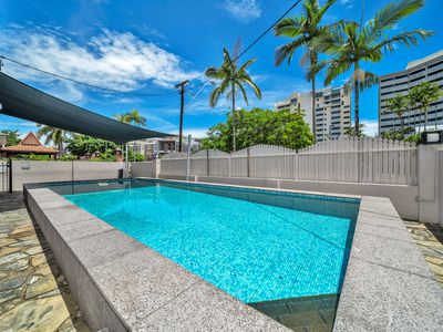 3 / 211 Lake Street, Cairns North