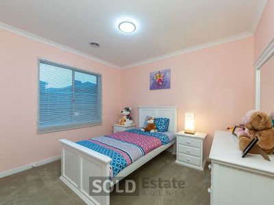 71 Bradman Drive, Cranbourne West