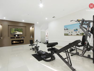 6 London Court, Cecil Hills