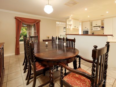 8 LYTHAM COURT, Wodonga
