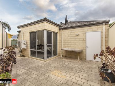 9 / 12 Arbon Way, Lockridge