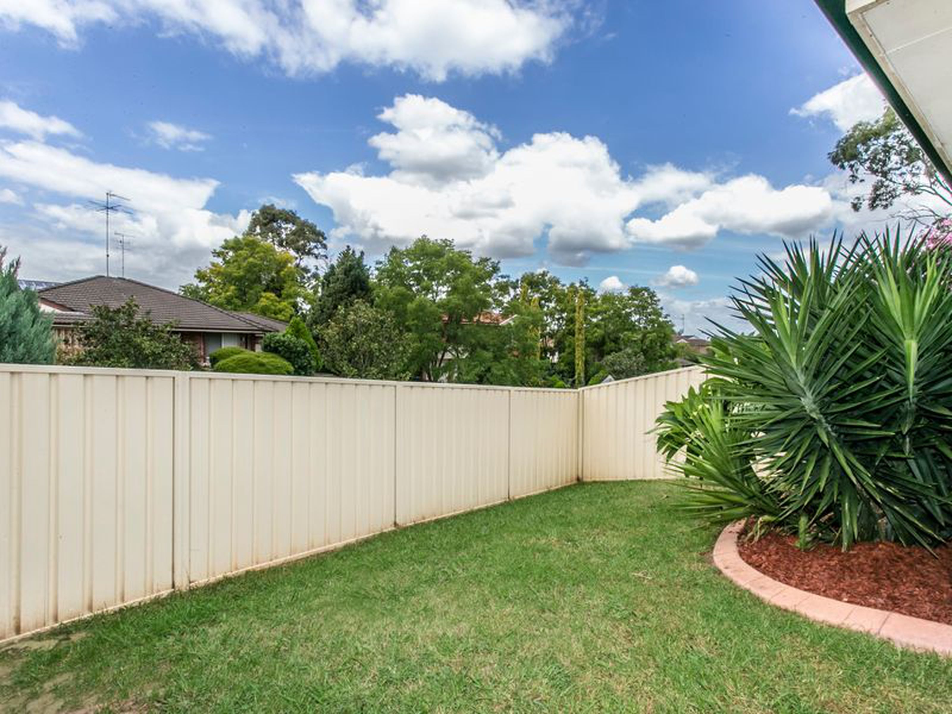 2 / 1 Barronfield Drive, GLENMORE PARK