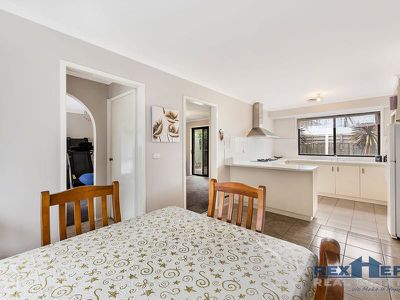 84 Oaktree Drive, Hampton Park