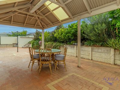 11 Robinia Rise, Helena Valley