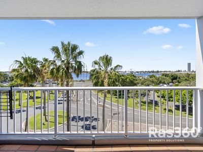 25 / 30 Marine Parade, Southport