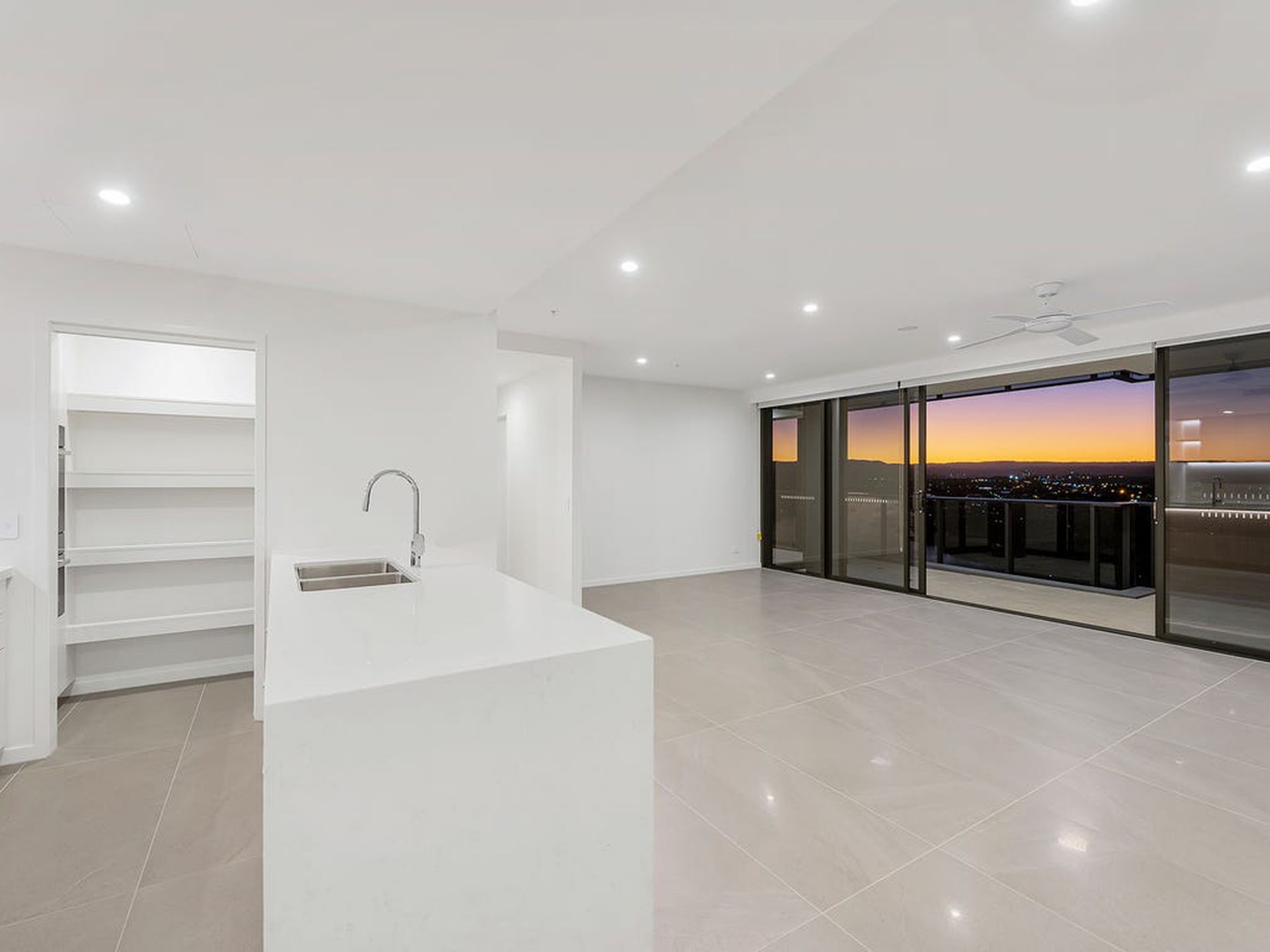 502 / 15 Cannes Avenue, Surfers Paradise