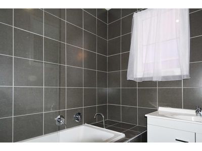 4 Lynott Street, Horsham