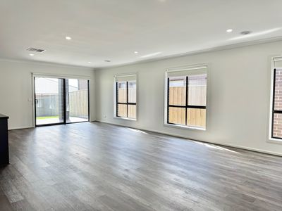 1 Arkport Way, Manor Lakes