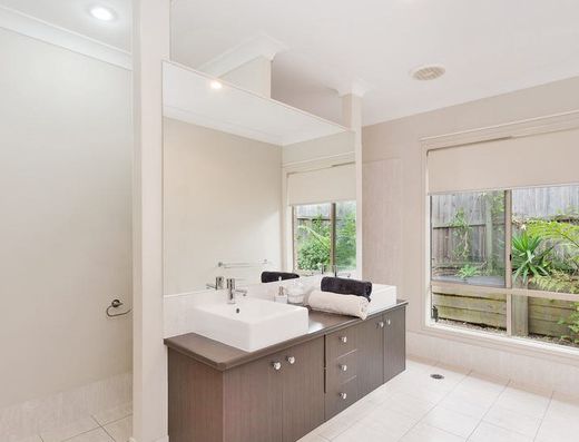 Spacious Hinterland Family Home with Pool image 6