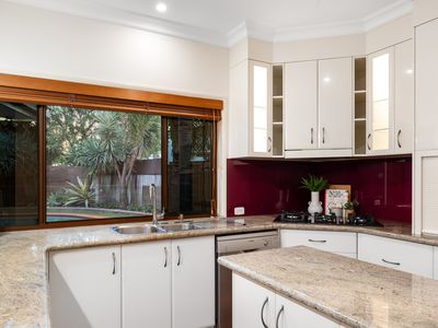 10 Talburpin Esplanade, Redland Bay