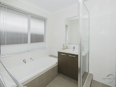 68 Leschenault Loop, Banksia Grove
