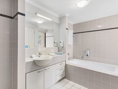 48 / 118 Mounts Bay Road, Perth