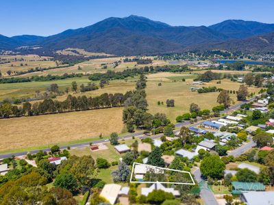 15 Coolumbooka Avenue, Tawonga South