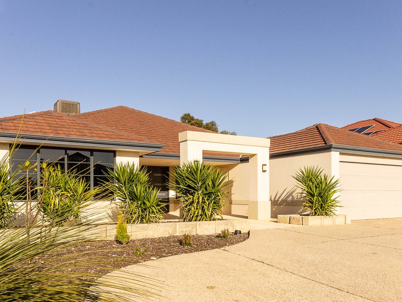 Real Estate Agent Aveley Aquila Realty