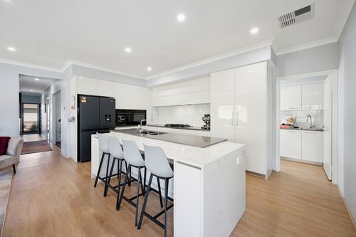 18 Lancaster Loop, Piara Waters