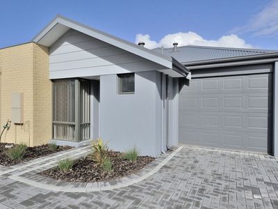 3 / 4 Balfour Road, Swan View