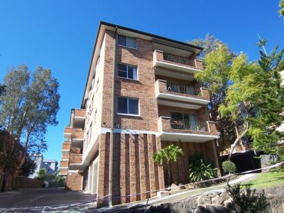 1 / 33 Meadow Crescent, Meadowbank