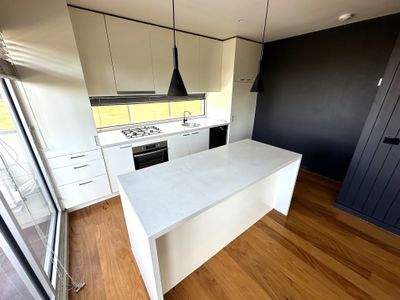 208 Como Pde East, Parkdale