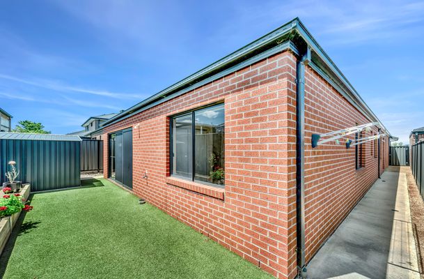 61 Featherwood Crescent, Craigieburn