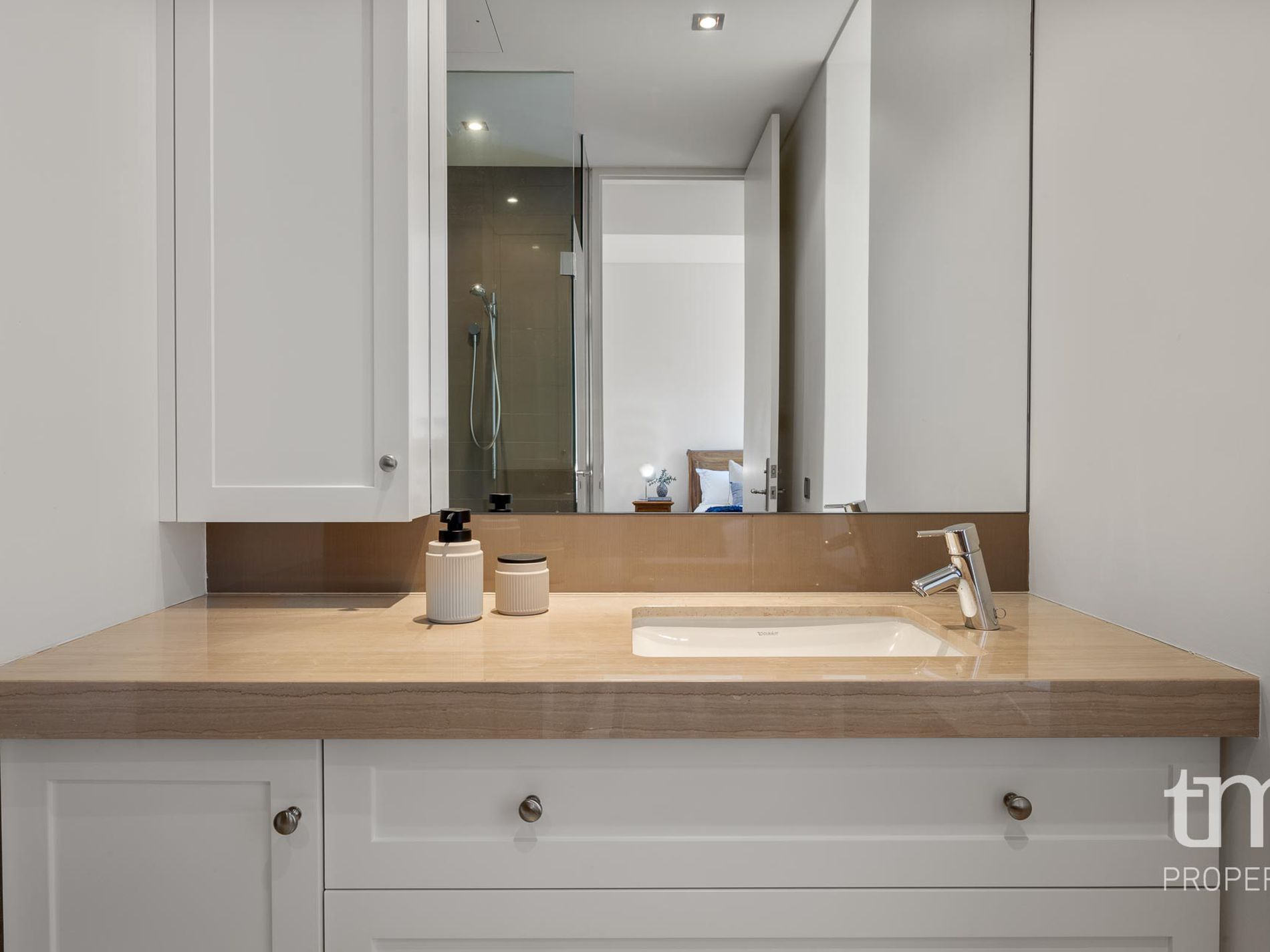 9 / 8 Mounts Bay Road, Crawley