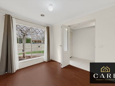 8 Michaelia Close, Cranbourne West