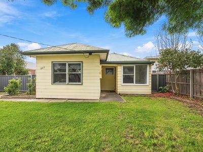 262 Guthridge Parade, Sale