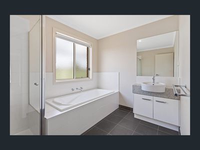 2 Butler Grove, Wyndham Vale