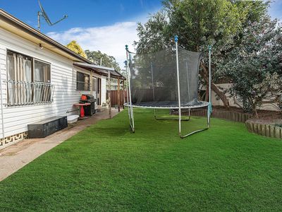 6 Stanley Avenue, Farmborough Heights
