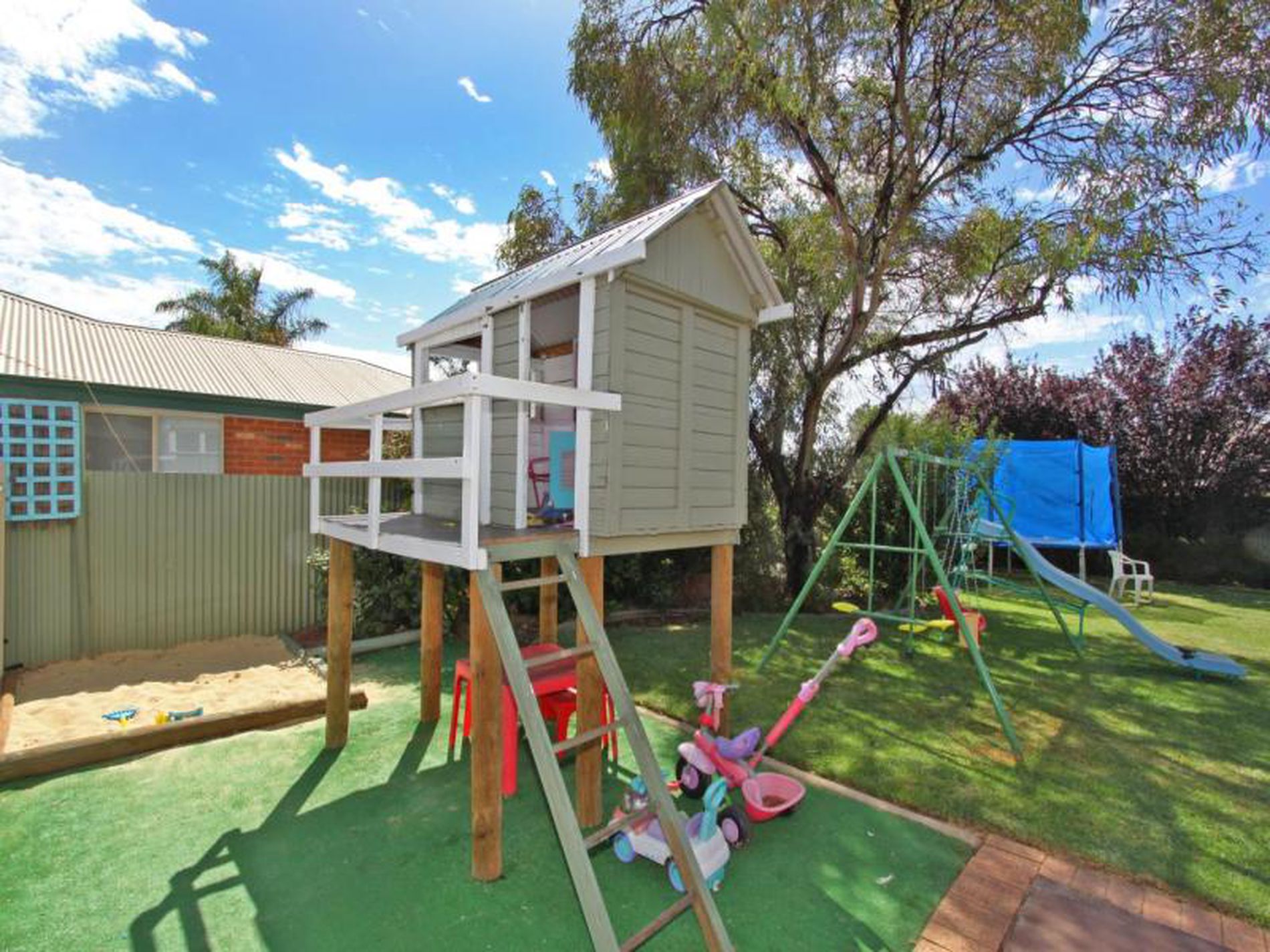 7 Heston Court, Somerville