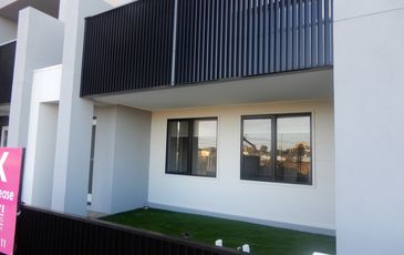 7 TAGORE WALK, Officer