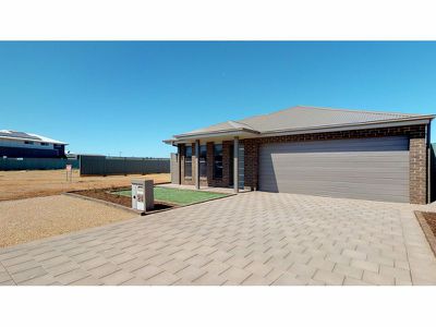 24 Waterfall Crescent, Dubbo