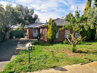 8 Dobell Crescent, Werribee