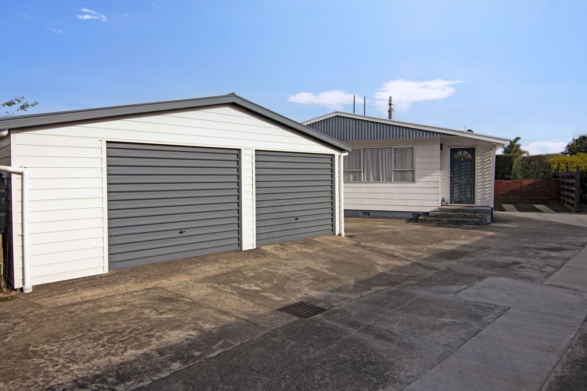 Super duper first home with excellent garaging!