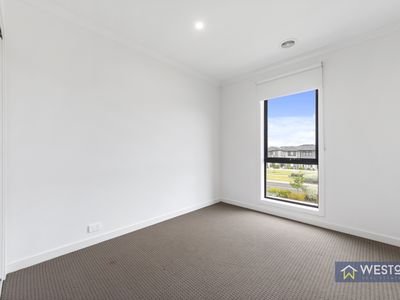 7 Rosario walk, Point Cook