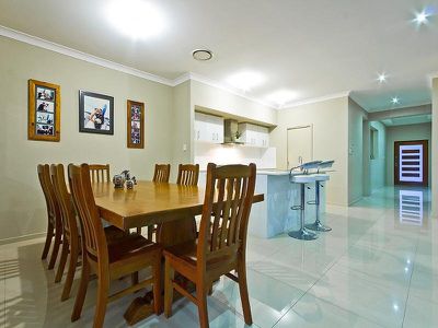 62 Taylor Pl, Mackenzie